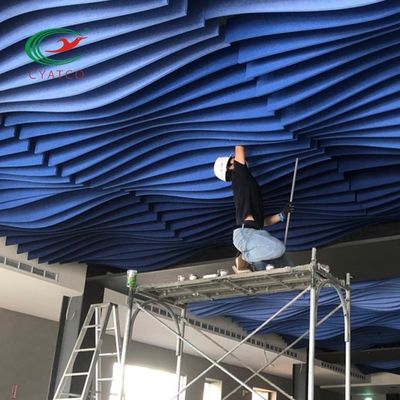 Fazendo isolamento sonoro os painéis de teto acústicos da fibra torne multicolorido